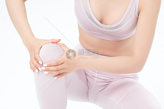 运动健身女性膝盖疼痛图片
