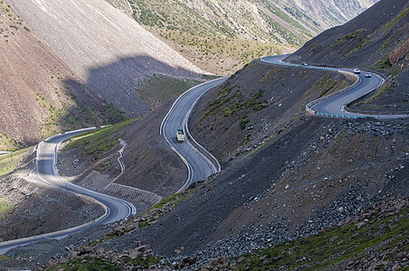 线条山峰新疆独库公路高速路背景