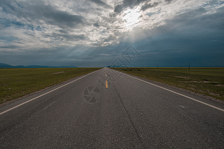 新疆独库公路高速路图片