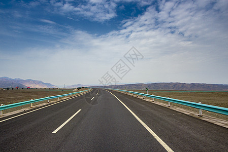 新疆独库公路高速路背景图片