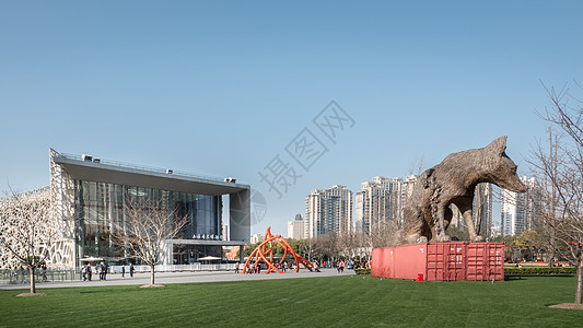 红色高楼上海自然博物馆广场背景