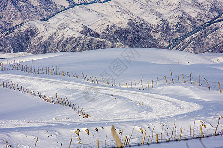 新疆天山冬季雪景山峰高清图片素材