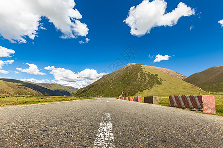 路边的汽车川藏线公路背景