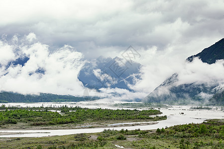西藏林芝尼洋河风光图片