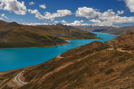 西藏山南地区羊卓雍错湖泊图片