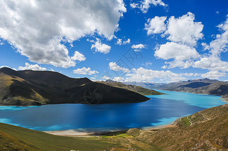 西藏山南地区羊卓雍错湖泊图片