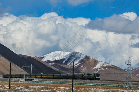 高海拔青藏高原上的火车背景