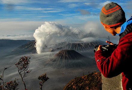 印尼东爪哇岛上的布罗莫活火山高清图片