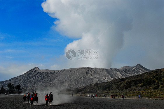 印尼东爪哇岛上的布罗莫活火山图片