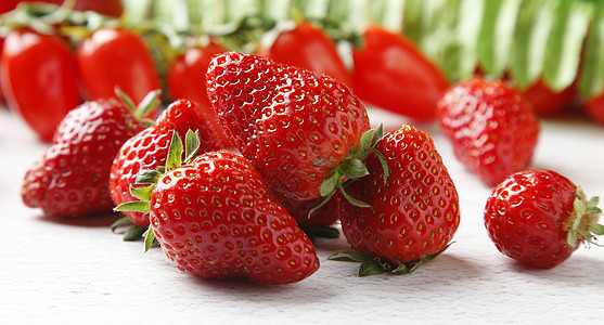 奶油草莓樱桃草莓高清图片