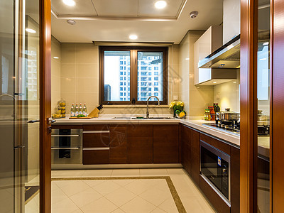 简约宽敞的家庭厨房图片