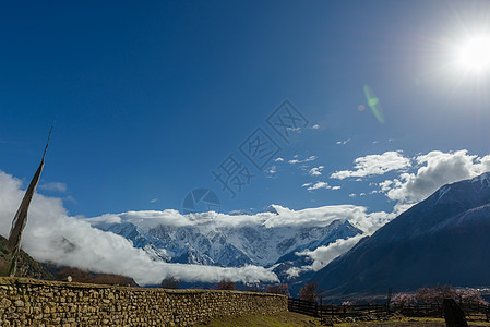 林芝雪山图片