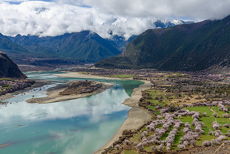 西藏风景林芝雅鲁藏布江背景