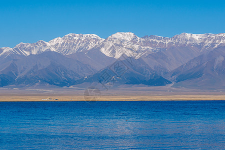 云中成新疆赛里木湖背景