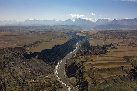 新疆红山大峡谷图片