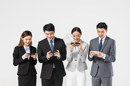 一群人玩手机商务团队玩手机背景