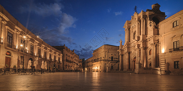 夜广场西西里岛古镇恢宏的大广场全景图背景