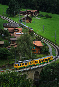 瑞士阿尔卑斯山区观光小火车图片