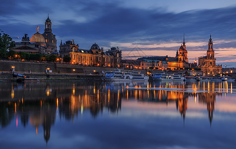 德国著名旅游城市德累斯顿夜景图片