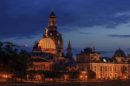 中世纪城堡德国著名旅游城市德累斯顿夜景背景