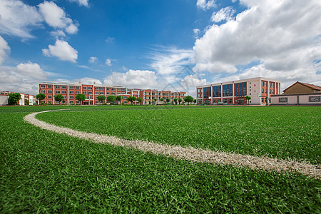 校园操场人造草坪足球场高清图片