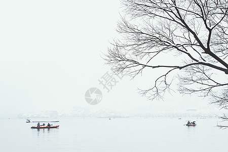 雪天西湖断桥保俶塔高清图片