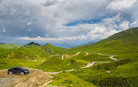 蜿蜒崎岖山路背景图片