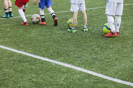 巴塞罗那足球场儿童踢球背景