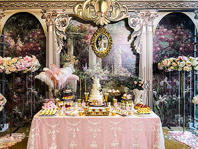 婚礼现场的甜品桌图片
