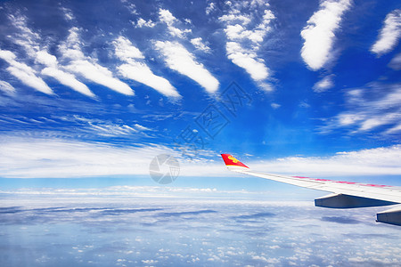 飞机上的蓝天白云图片