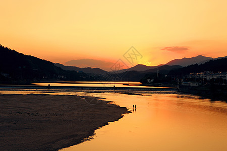 酒岛流霞落山的太阳高清图片