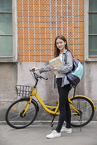 青春洋溢的女大学生背景图片