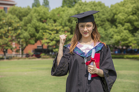 女学生大学毕业了图片