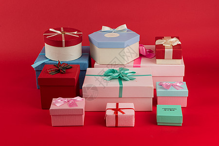 礼品促销红色背景上的各色礼品盒背景