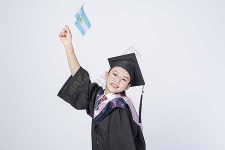 拿着国旗的毕业女学生图片