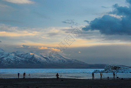 西藏阿里地区清晨日出风光图片