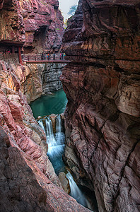 云台山红石峡的峡谷与瀑布图片
