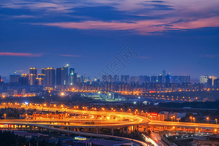夕阳下的武汉中央商务区夜景图片