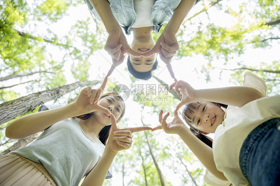 一家人拍摄全家福照片图片