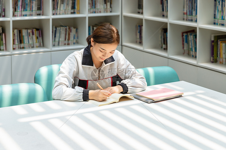 ‘~高中生图书馆学习  ~’ 的图片