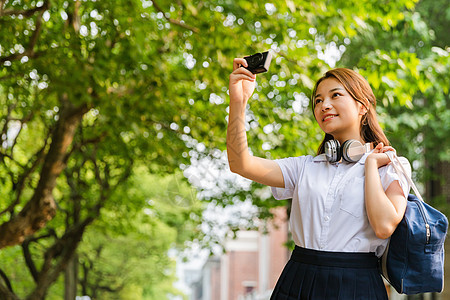 校园写真女生拍照学生高清图片素材