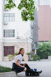 校园写真开心的女生图片