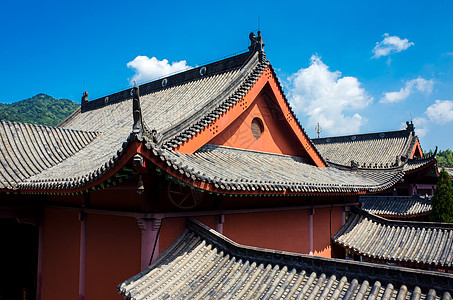 隆泉寺蓝天白云下的柏泉景德寺结构背景