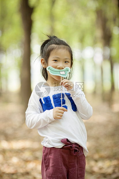 女孩在玩耍图片