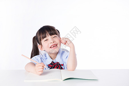 小女孩儿童课桌上学习教育图片