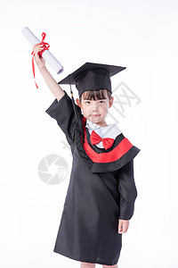 儿童教育毕业服小女孩手持毕业证书背景图片