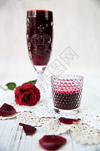 浪漫玫瑰红酒情人节高清图片