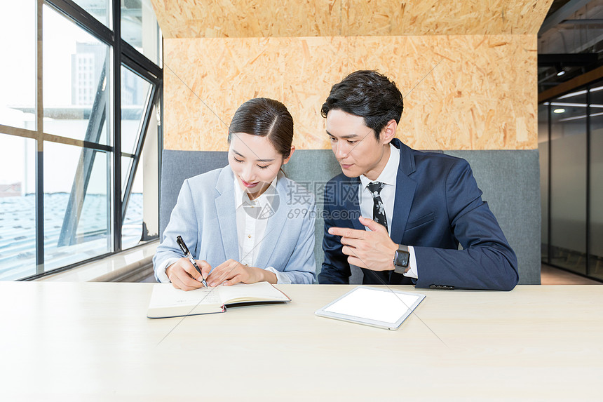 探讨体育产业趋势与商业合作新机遇