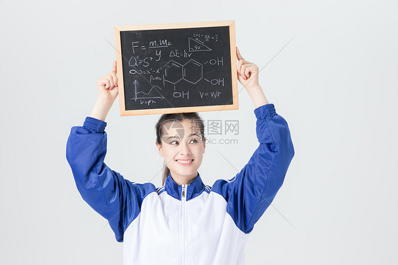 女性学生校服黑板学习图片