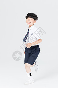 奔跑跳跃的快乐小男孩图片